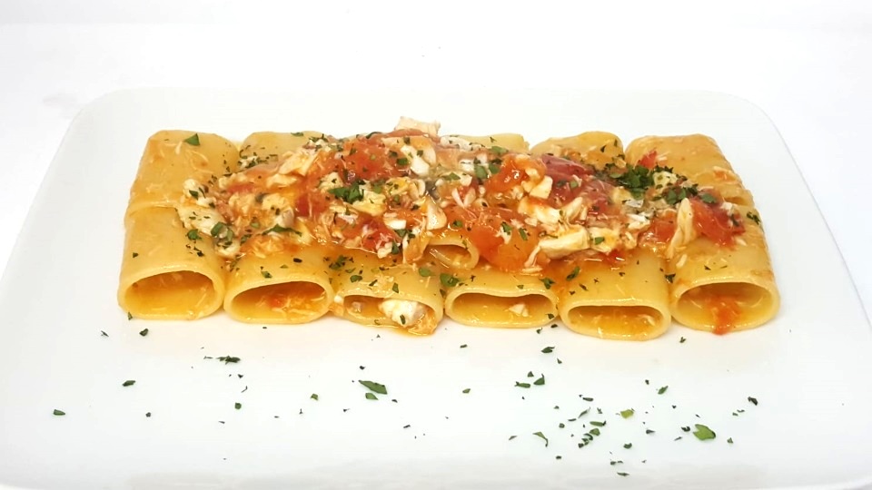 Paccheri, spigola e pomodoretto 