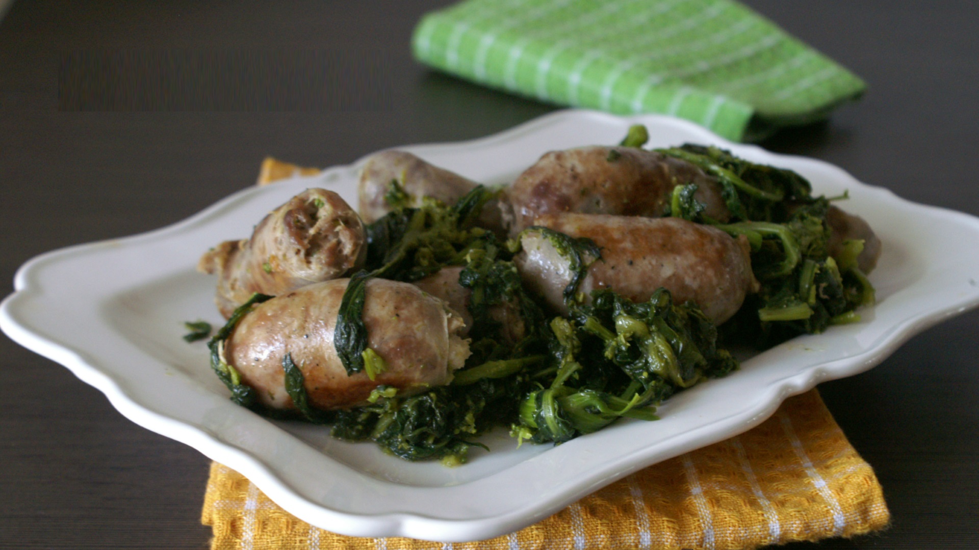Salsiccia di manzo kosher con broccoli