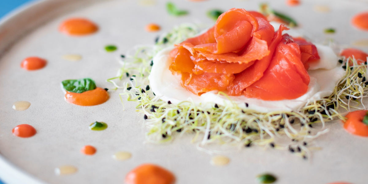 Mozzarella di bufala campana D.O.P. e salmone affumicato dalla casa