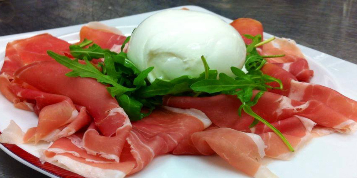 Prosciutto al coltello di Parma con mozzarella di bufala 