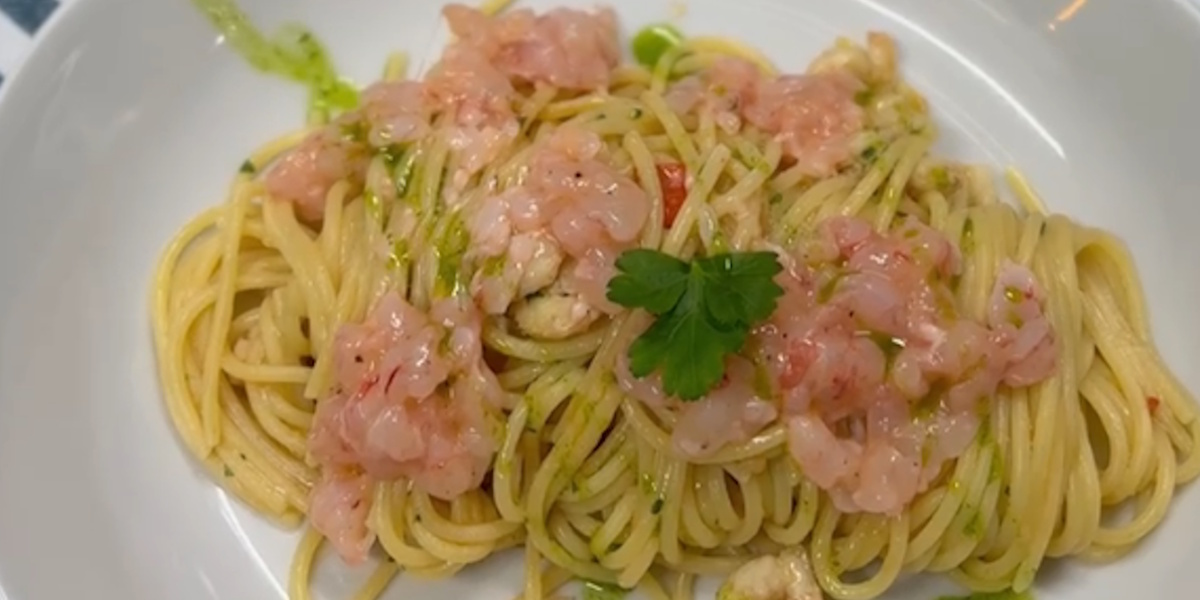 Spaghetti con tartare di gamberi rossi